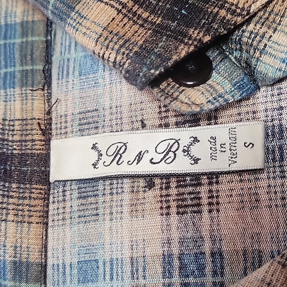 Plaid button down long sleeve - Picture 3 of 6